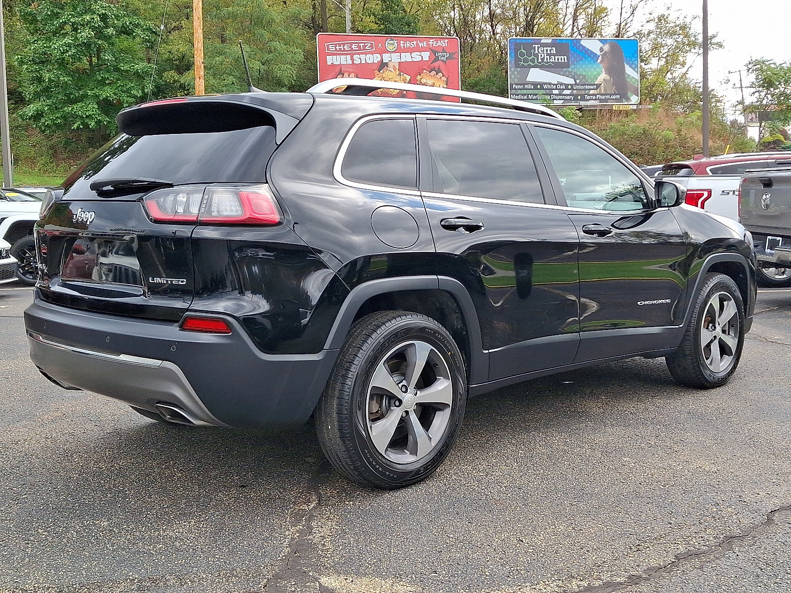 Certified 2019 Jeep Cherokee Limited AWD/4WD image 4
