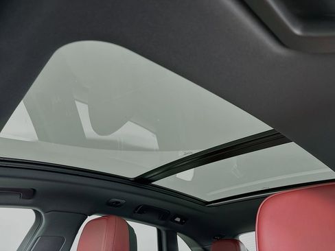 Certified 2025 Porsche Macan AWD/4WD image 23