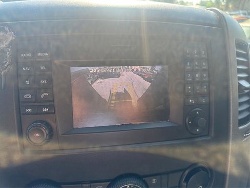 Used 2018 Mercedes-Benz Sprinter 2500 image 17