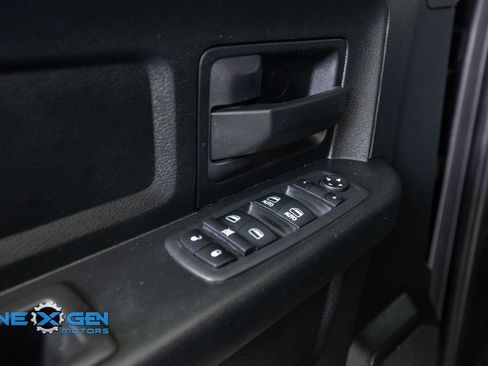 Used 2018 RAM 1500 Express w/ Express Value Package AWD/4WD image 12