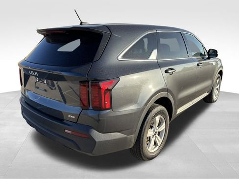 Used 2023 Kia Sorento LX image 7