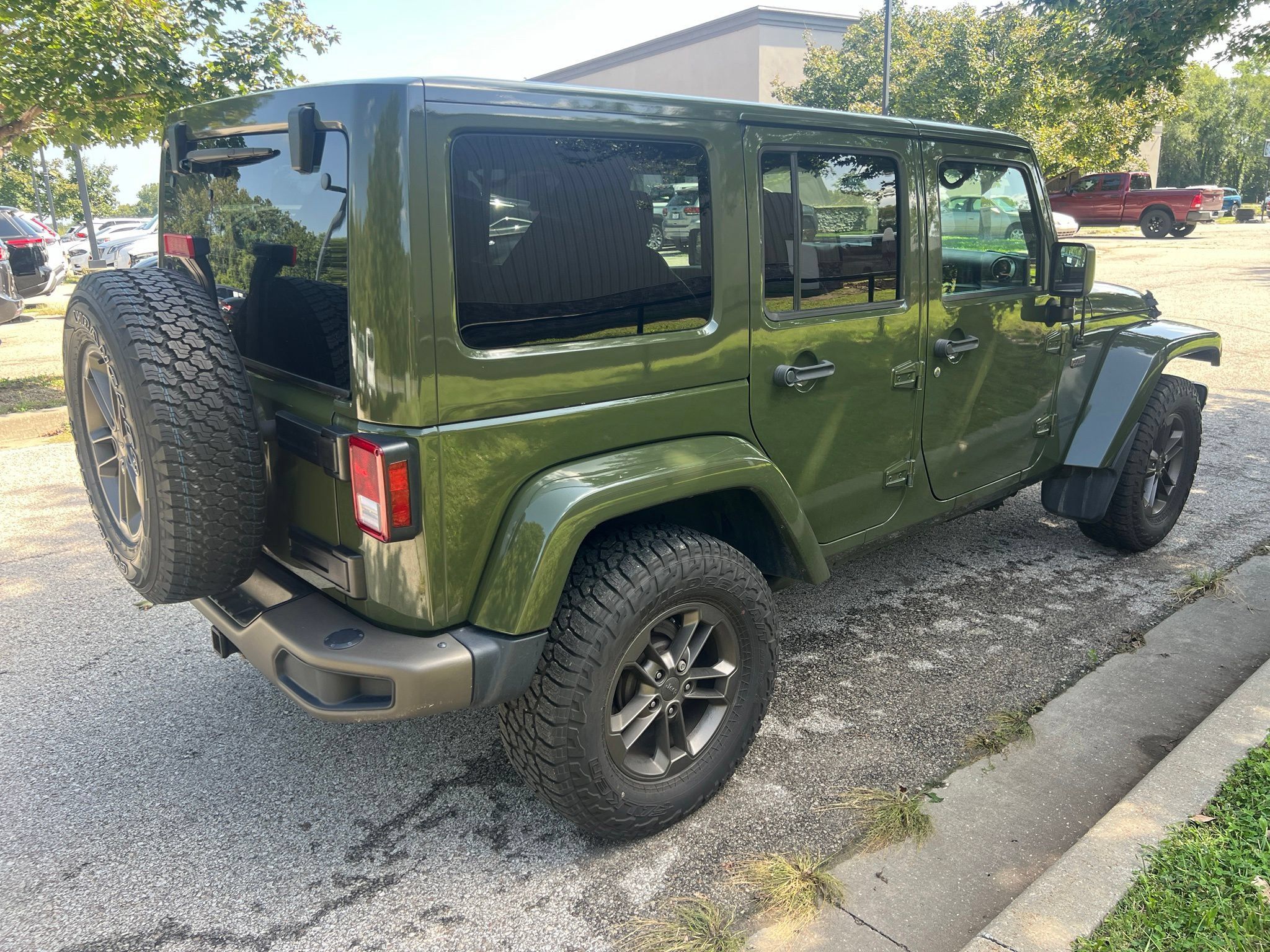 Used 2016 Jeep Wrangler Unlimited Sahara AWD/4WD image 5