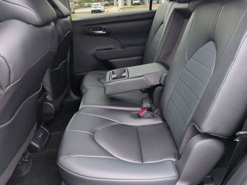 Certified 2026 Toyota Highlander XLE AWD/4WD image 14