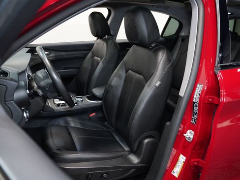 Used 2021 Alfa Romeo Stelvio Ti w/ Nero Edizione image 30