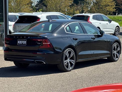 Used 2021 Volvo S60 T6 Inscription w/ Climate Package image 3