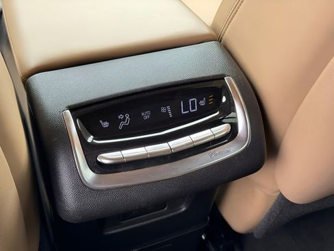 Used 2022 Cadillac XT6 Premium Luxury w/ Platinum Package AWD/4WD image 24