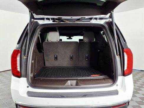 Used 2021 GMC Yukon XL SLT w/ SLT Premium Package image 8