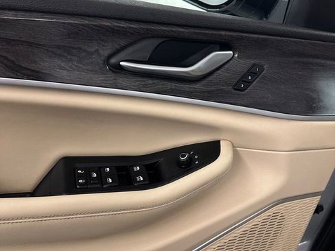 Used 2022 Jeep Grand Cherokee Limited 4xe w/ Luxury Tech Group II AWD/4WD image 9