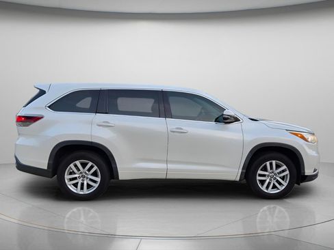 Used 2016 Toyota Highlander LE FWD image 8