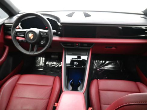 Used 2025 Porsche Macan Electric image 25