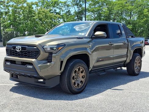 Used 2025 Toyota Tacoma TRD Sport w/ TRD Sport Upgrade Package AWD/4WD image 6