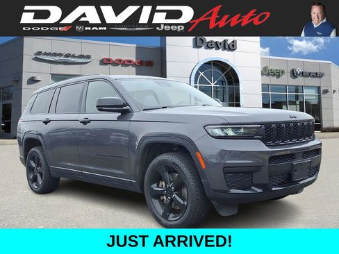 Used 2023 Jeep Grand Cherokee L Laredo image 1
