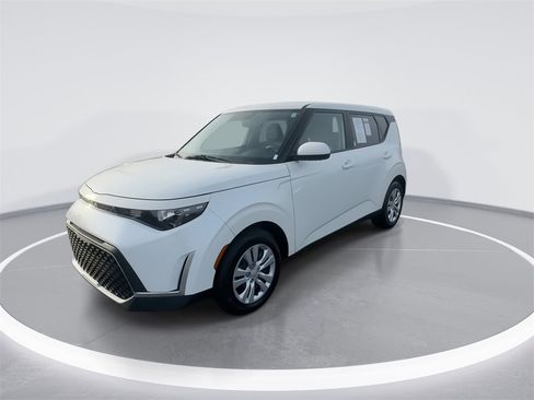 Used 2024 Kia Soul LX image 4