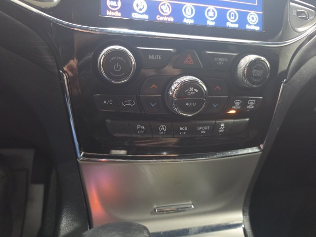 Used 2022 Jeep Grand Cherokee Laredo X AWD/4WD image 16