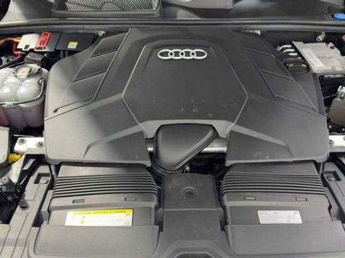 Used 2019 Audi Q8 Prestige w/ Luxury Package AWD/4WD image 39