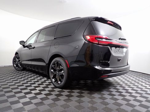New 2026 Chrysler Pacifica Select w/ S Appearance Package image 12