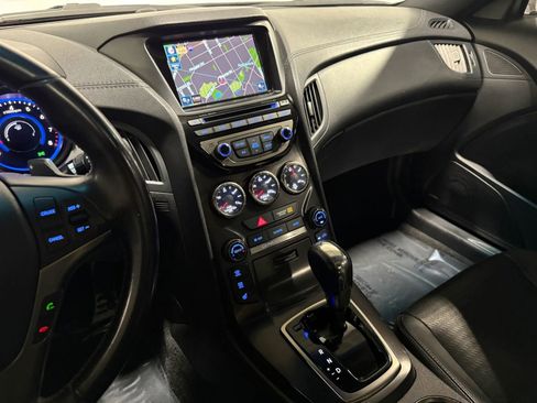 Used 2013 Hyundai Genesis 3.8 RWD image 34