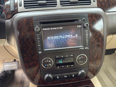 Used 2014 GMC Yukon Denali image 37