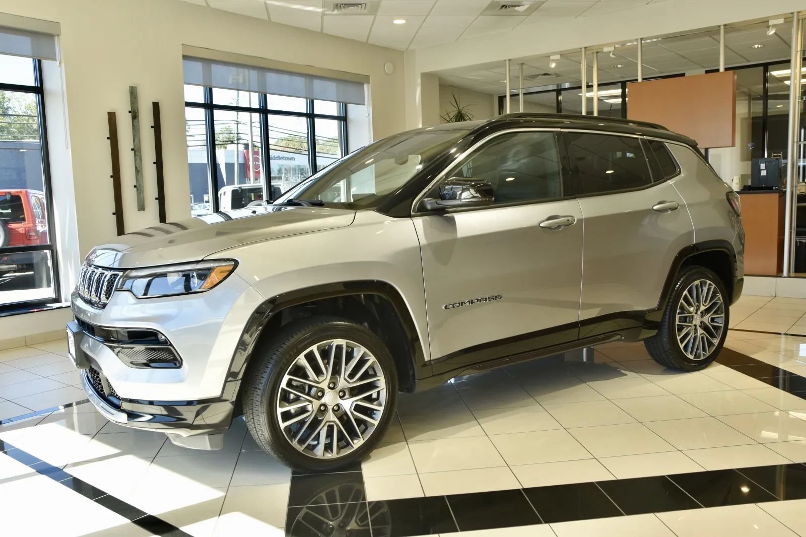 Used 2023 Jeep Compass Limited w/ Elite Group AWD/4WD image 3