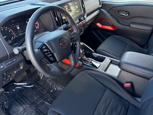 Used 2025 Nissan Frontier PRO-4X w/ Tow Package AWD/4WD image 10
