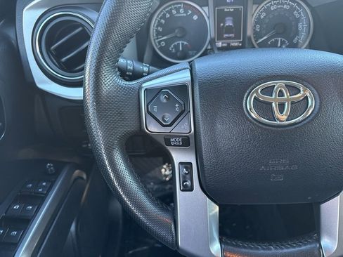 Used 2022 Toyota Tacoma SR5 RWD image 18