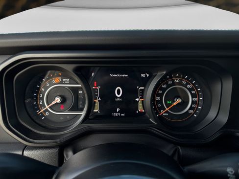 Used 2024 Jeep Wrangler Unlimited Sahara w/ Technology Group AWD/4WD image 25