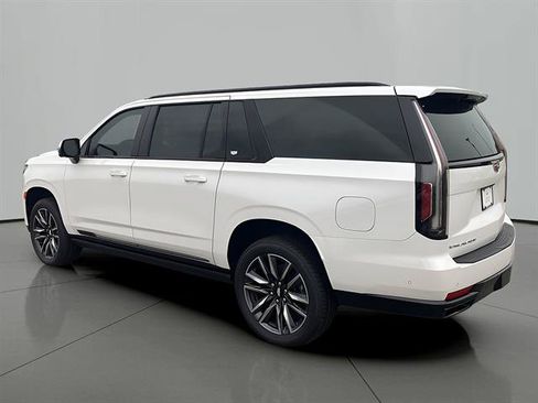 Certified 2024 Cadillac Escalade ESV Sport Platinum w/ Heavy-Duty Trailer Package AWD/4WD image 3