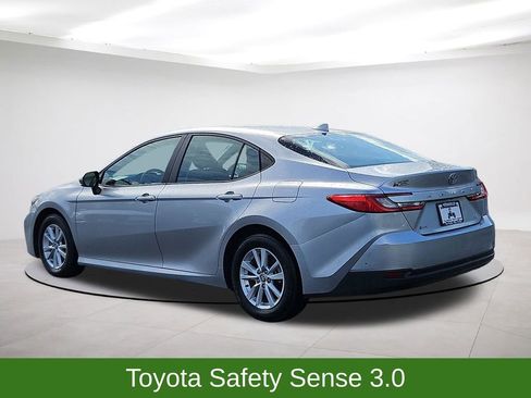 Used 2025 Toyota Camry LE image 5