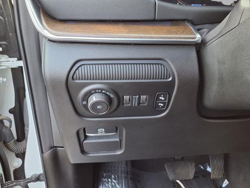 Used 2023 Jeep Grand Wagoneer 4WD image 14