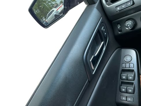 Used 2017 Chevrolet Suburban Premier AWD/4WD image 17