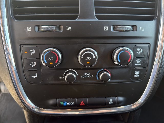 Used 2018 Dodge Grand Caravan SE FWD image 21