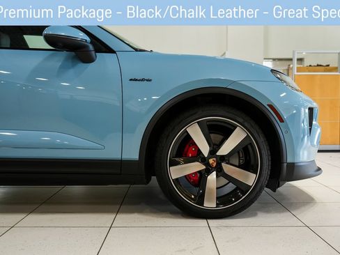Used 2025 Porsche Macan 4S Electric AWD/4WD image 18