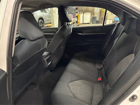 Used 2019 Toyota Camry LE image 10