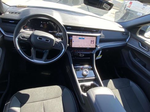 New 2026 Jeep Grand Cherokee Altitude image 10