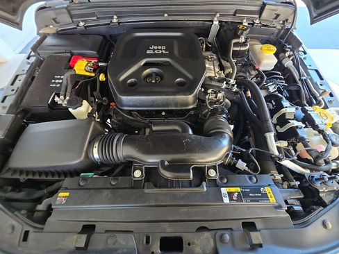 Used 2022 Jeep Wrangler Unlimited Sahara AWD/4WD image 31