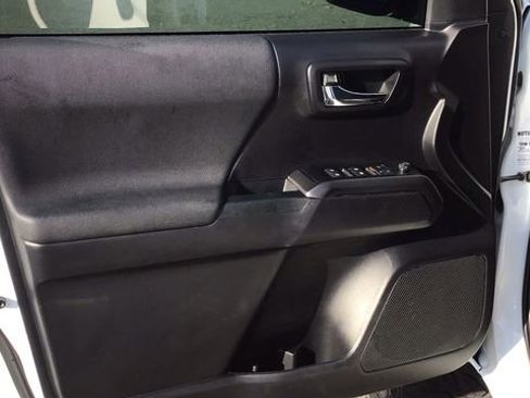 Used 2020 Toyota Tacoma TRD Sport image 15