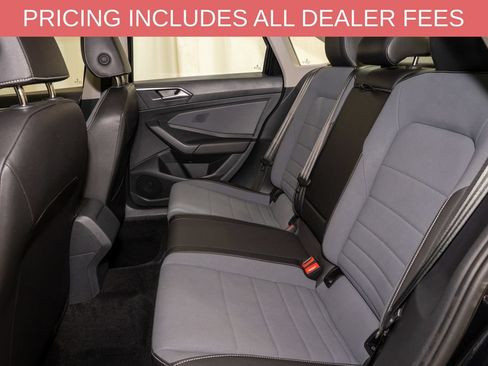 Used 2025 Volkswagen Jetta SE FWD image 7