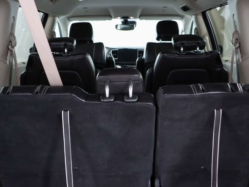 Used 2023 Chrysler Pacifica Touring-L image 30