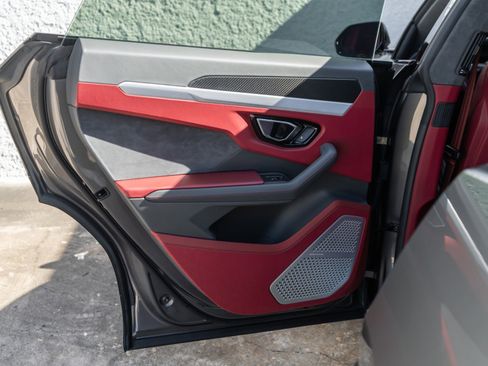 Used 2021 Lamborghini Urus image 35