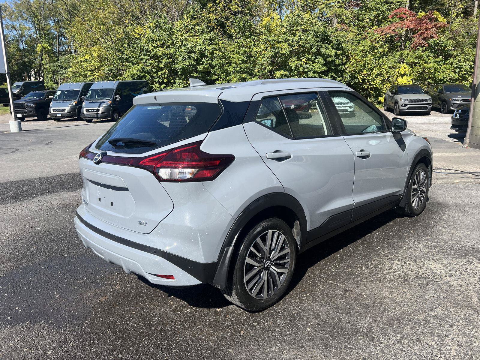 Used 2024 Nissan Kicks SV FWD image 3