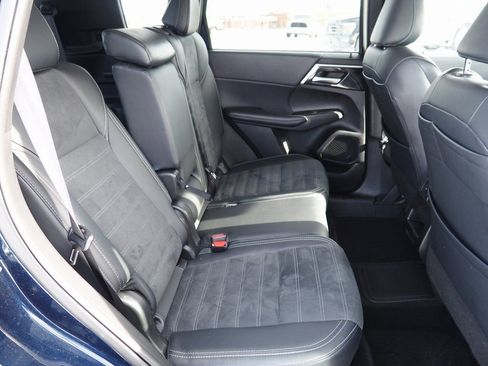 Used 2024 Mitsubishi Outlander 4WD Plug-In Hybrid image 30