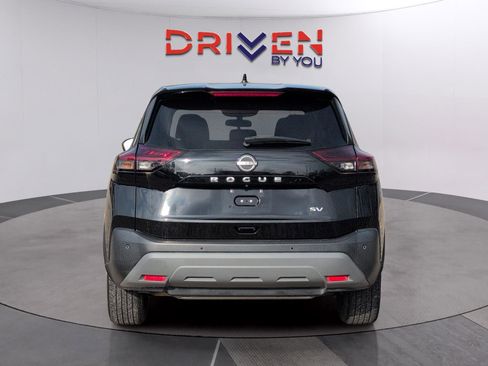 Used 2023 Nissan Rogue SV image 4