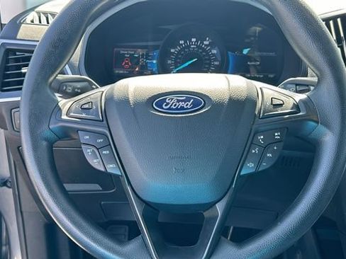 Certified 2022 Ford Edge SE w/ Black Appearance Package image 19