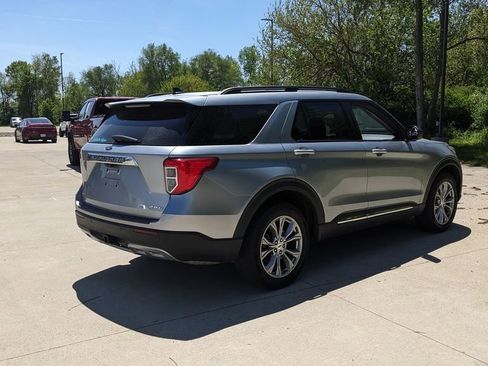Used 2023 Ford Explorer XLT w/ Equipment Group 202A AWD/4WD image 3
