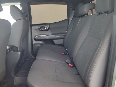 Used 2018 Toyota Tacoma TRD Sport image 13