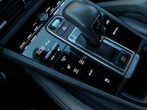 Used 2019 Porsche Cayenne image 39