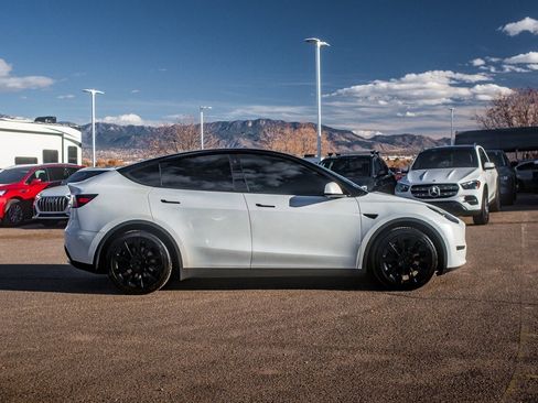 Used 2020 Tesla Model Y Long Range image 8