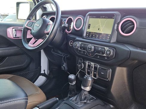 Used 2020 Jeep Wrangler Unlimited Sahara image 30