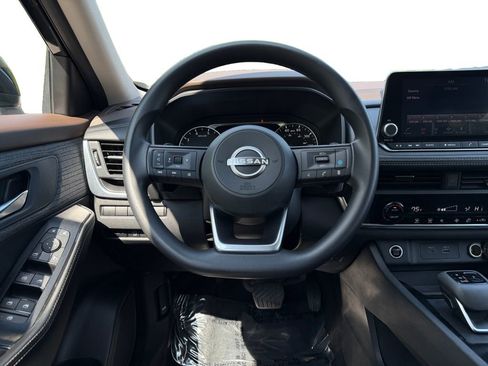 Used 2023 Nissan Rogue SV AWD/4WD image 12