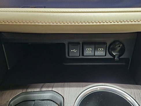 Used 2021 Toyota Highlander Limited image 39